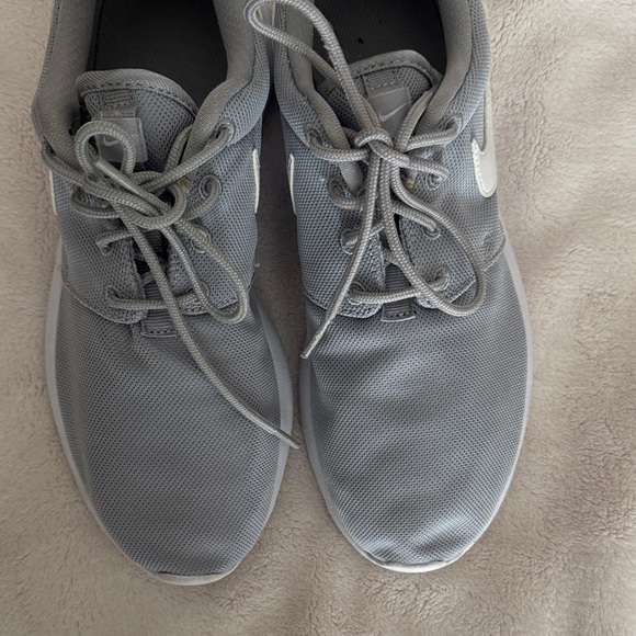 Nike Light Gray Sneakers with White Logo - Picture 8 of 10